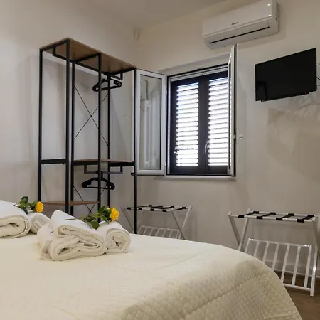 Gale Apartment *